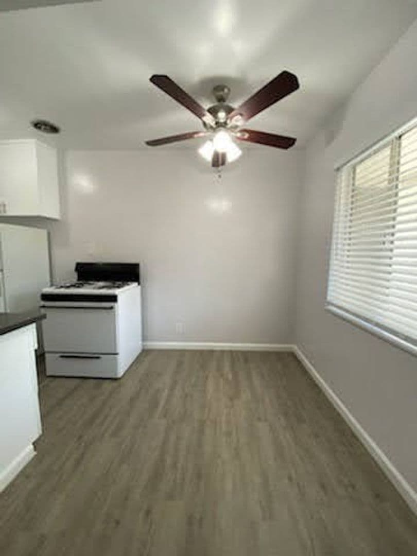 LONG BEACH Apartment: 131 BONITO AVE