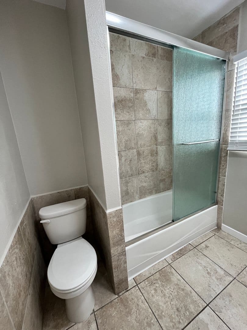 Long Beach Apartment: 2520 Cedar Ave