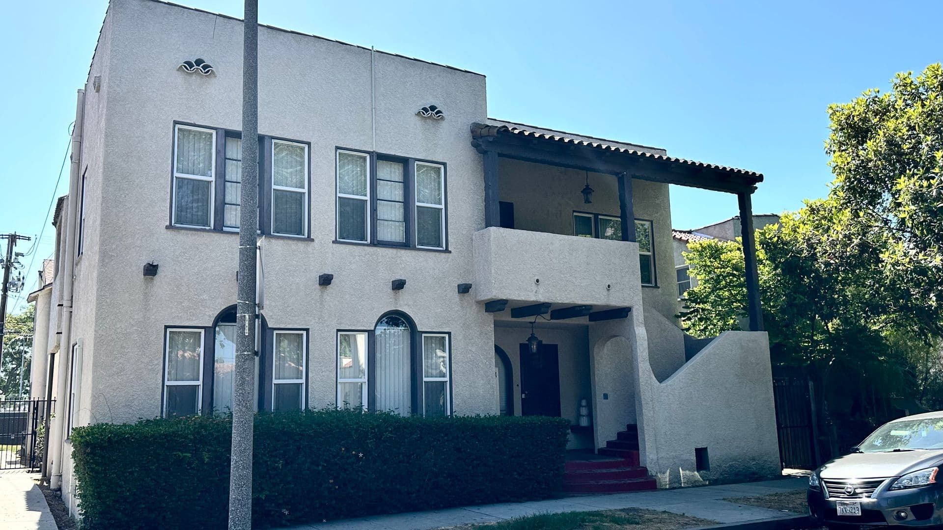 Long Beach Apartment: 2520 Cedar Ave