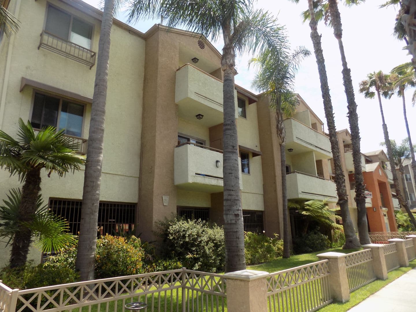 LONG BEACH Apartment: 758 ROSE AVENUE