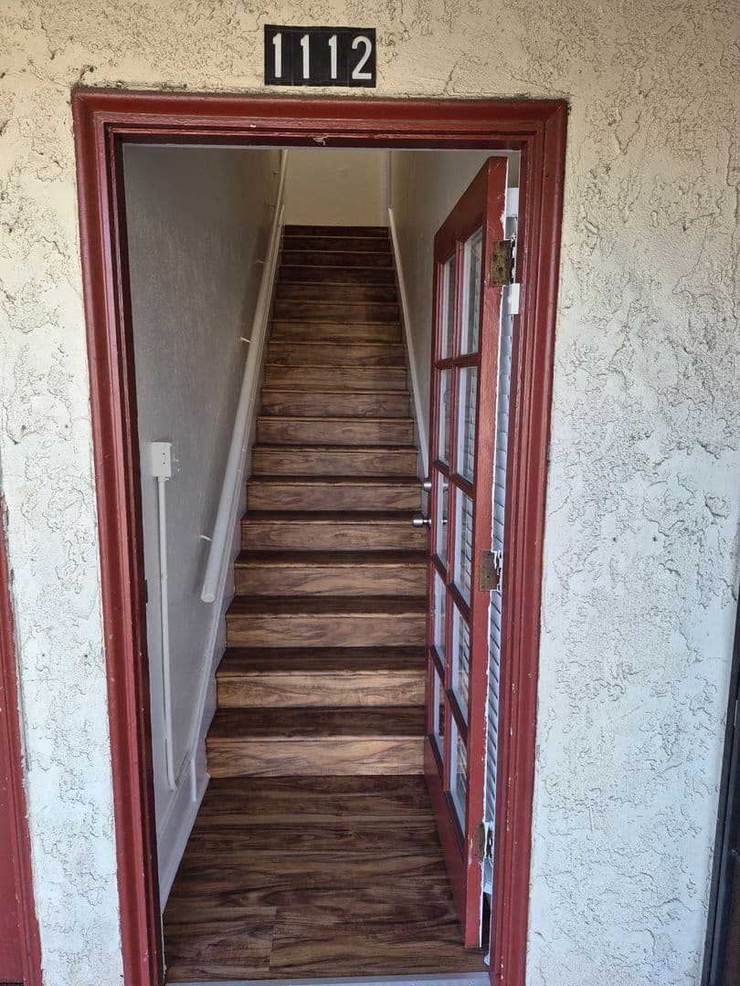 LONG BEACH Apartment: 1110-1118 E 7th ST