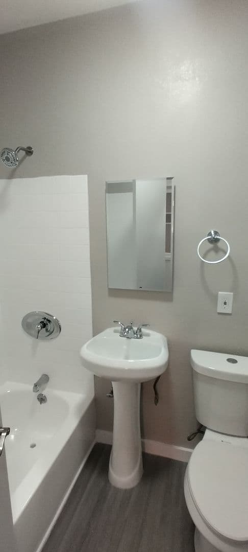 Long Beach Apartment: 632-638 W 8th St.