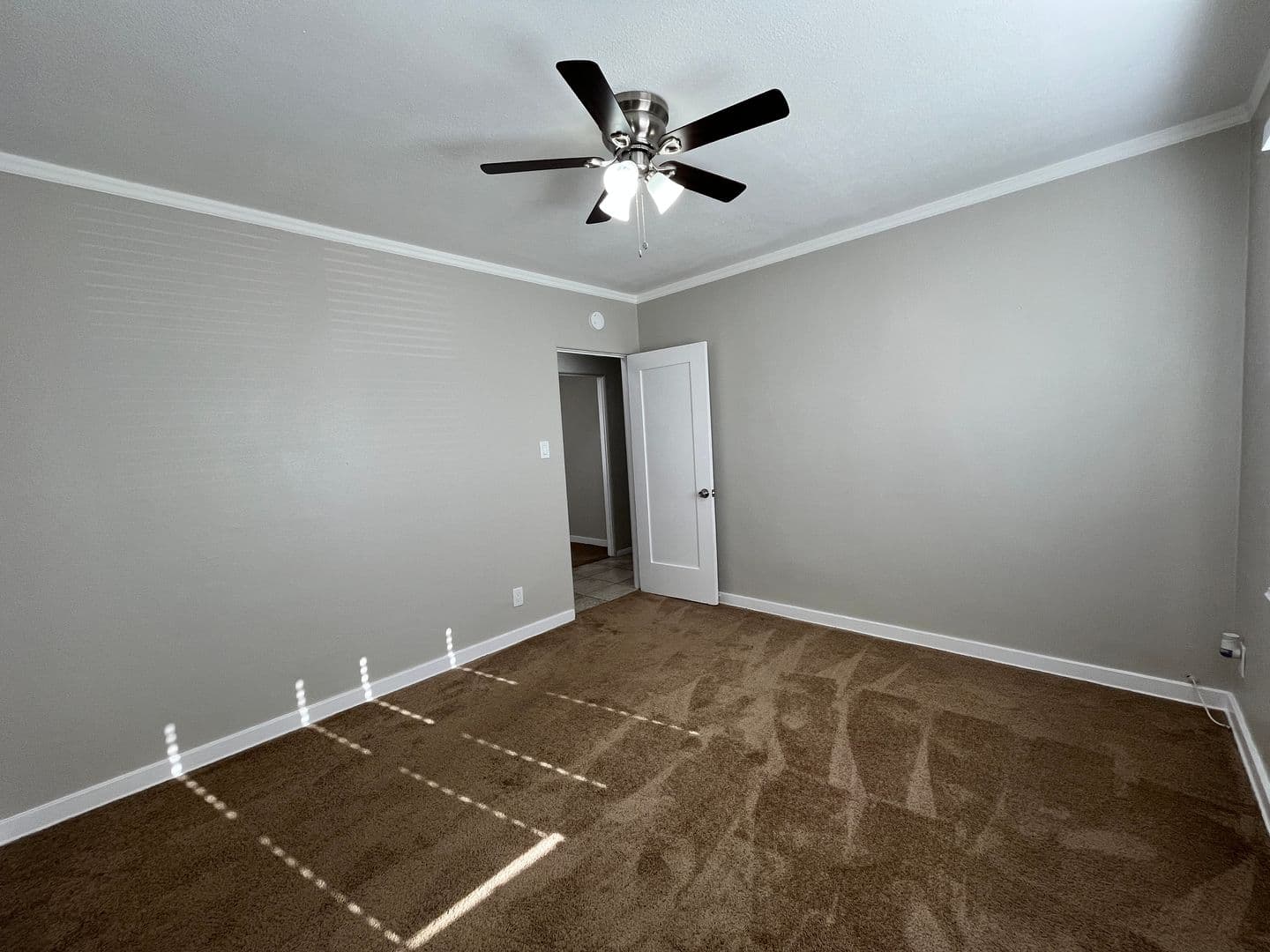 Long Beach Apartment: 2520 Cedar Ave