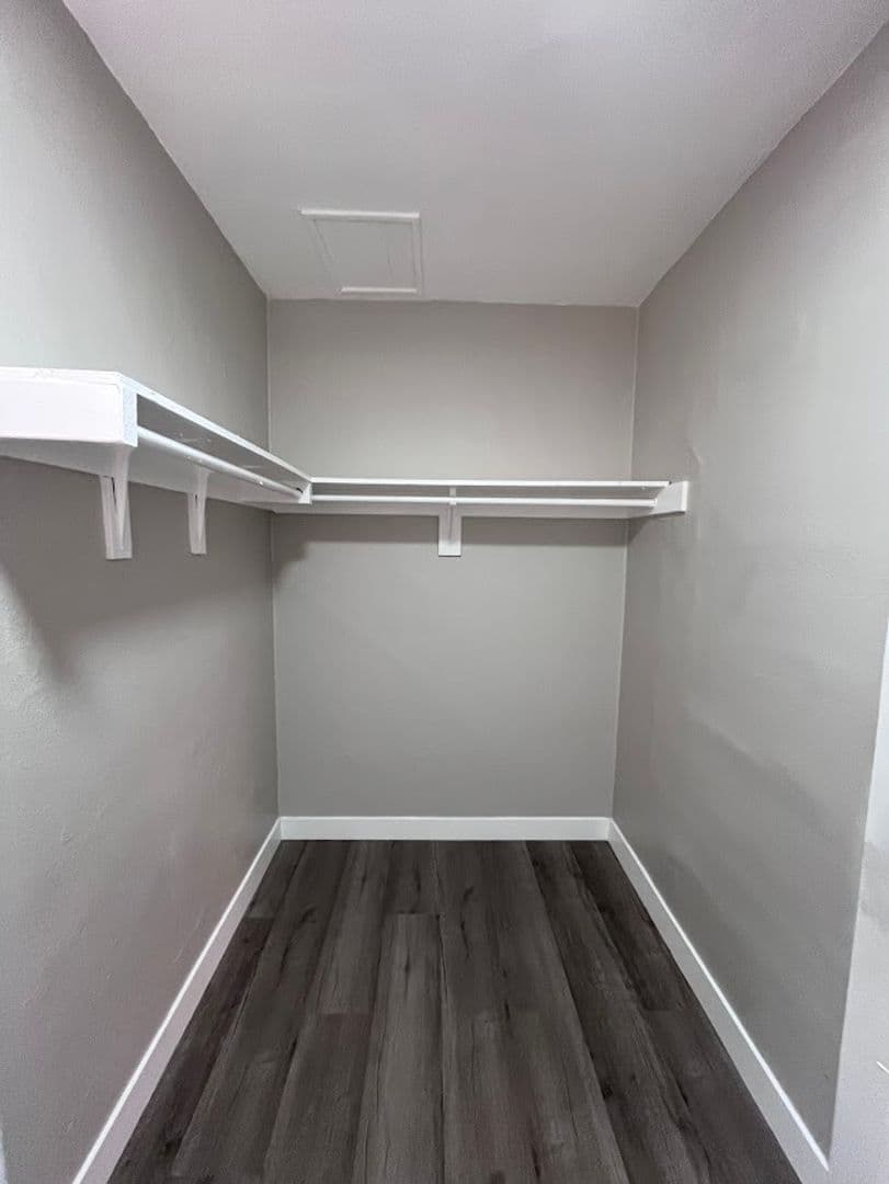 LONG BEACH Apartment: 1093 GLADYS/2830 11th ST