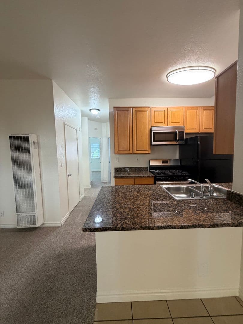 LONG BEACH Apartment: 758 ROSE AVENUE