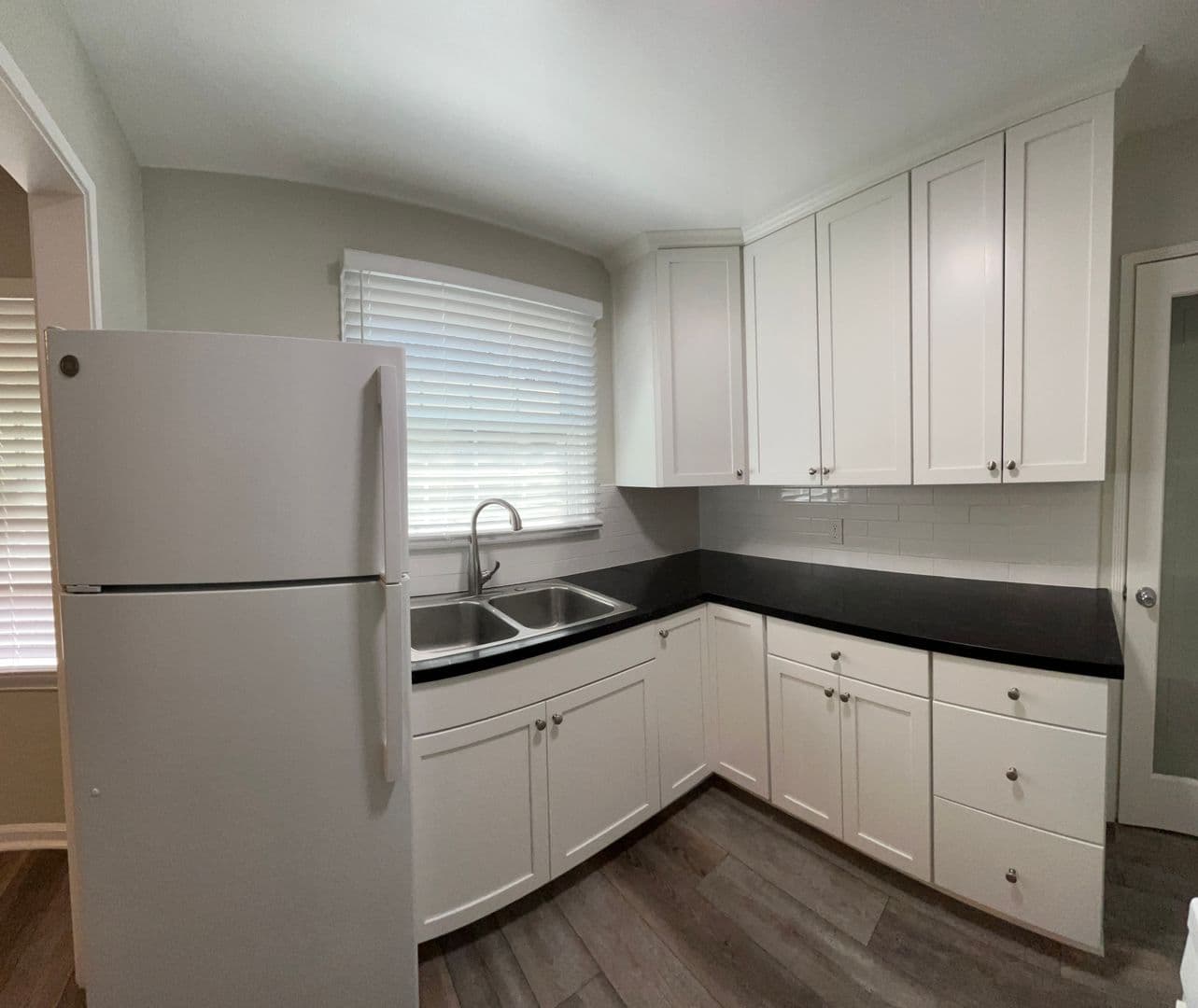 LONG BEACH Apartment: 1049 E CARSON ST