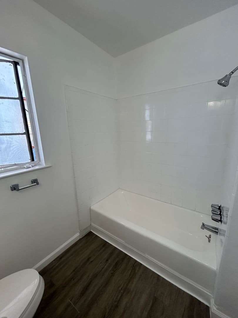 LONG BEACH Apartment: 131 BONITO AVE