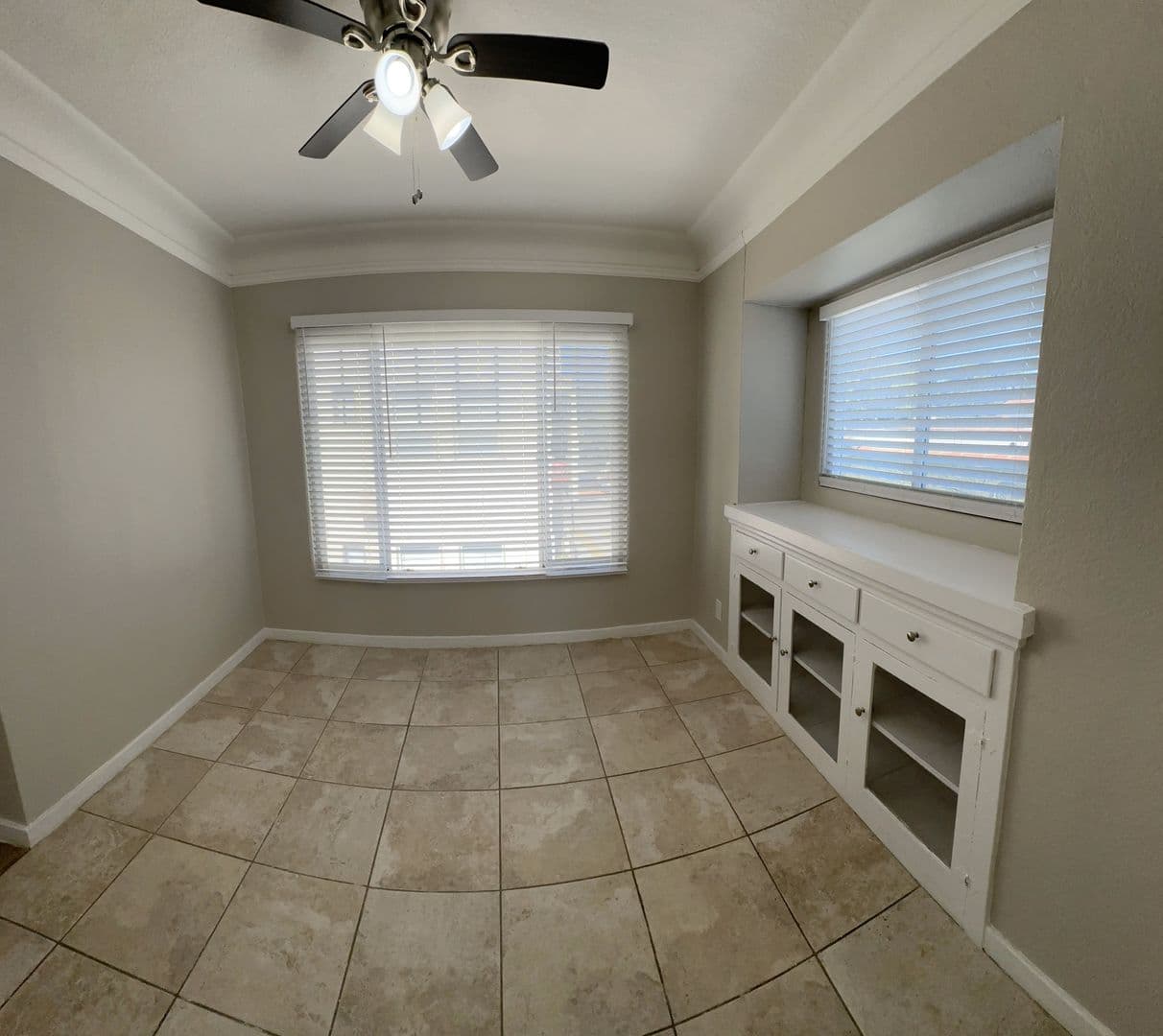 Long Beach Apartment: 2520 Cedar Ave