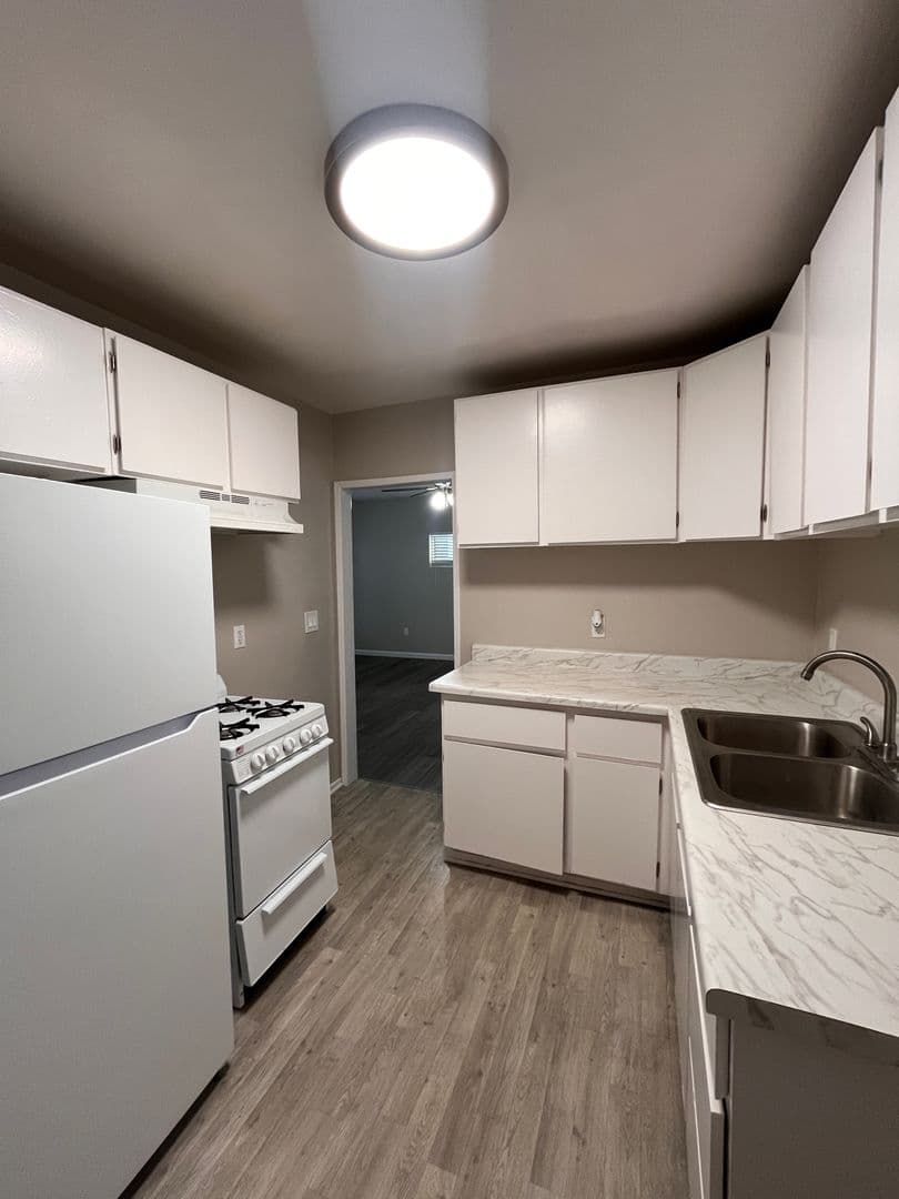 LONG BEACH Apartment: 1904-1912 E. BERMUDA ST