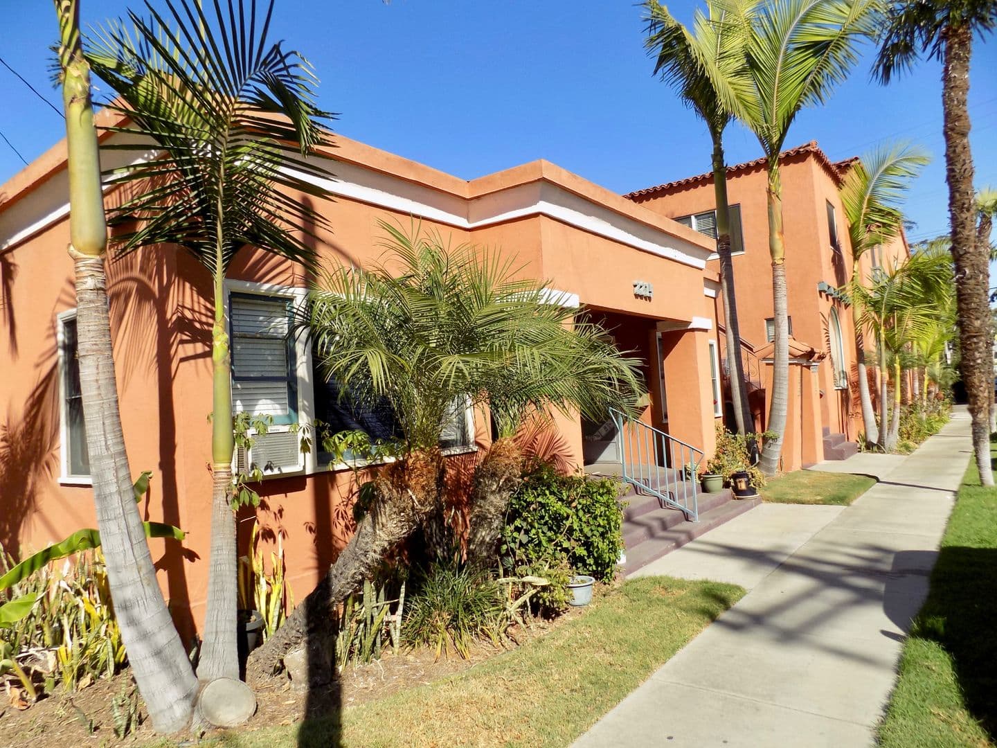 LONG BEACH Apartment: 335 JUNIPERO/2215 BERMUDA