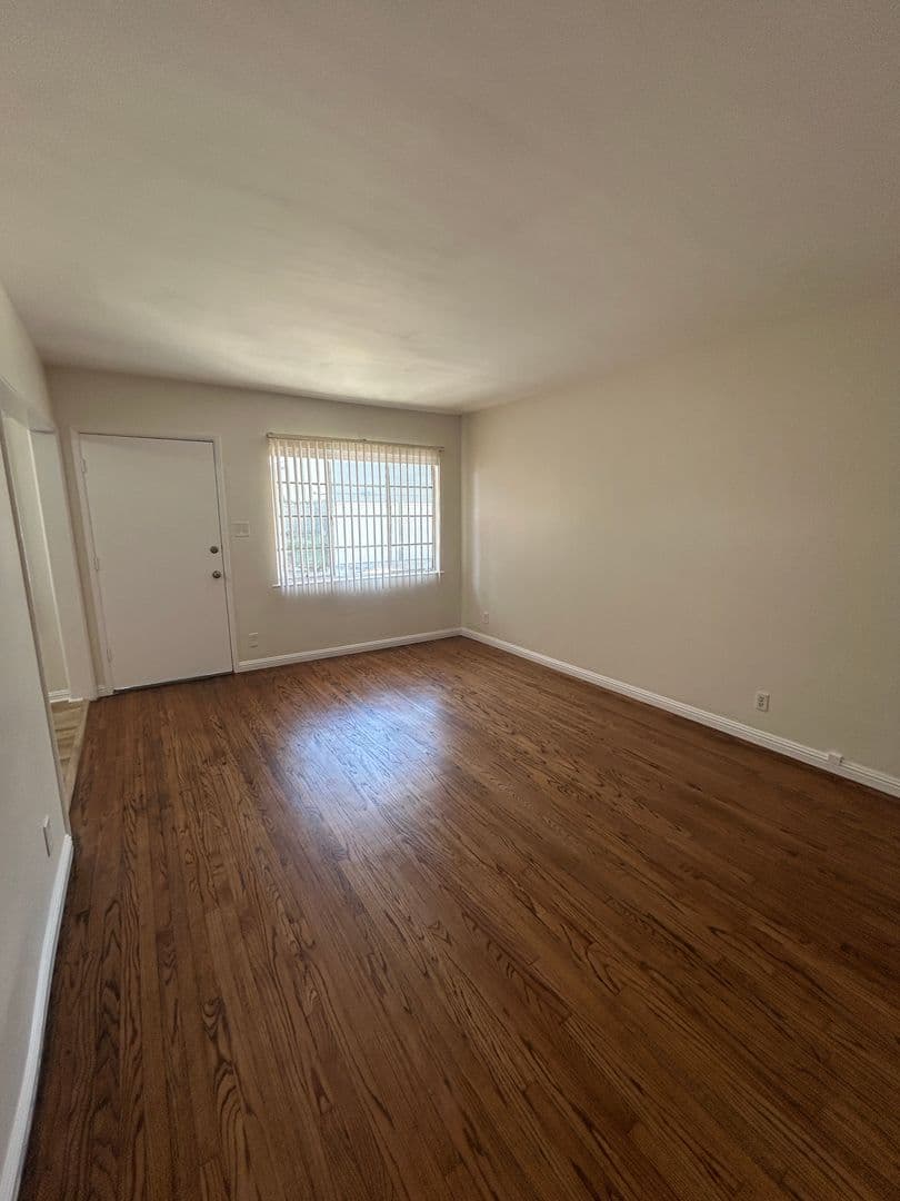 LONG BEACH Apartment: 131 BONITO AVE