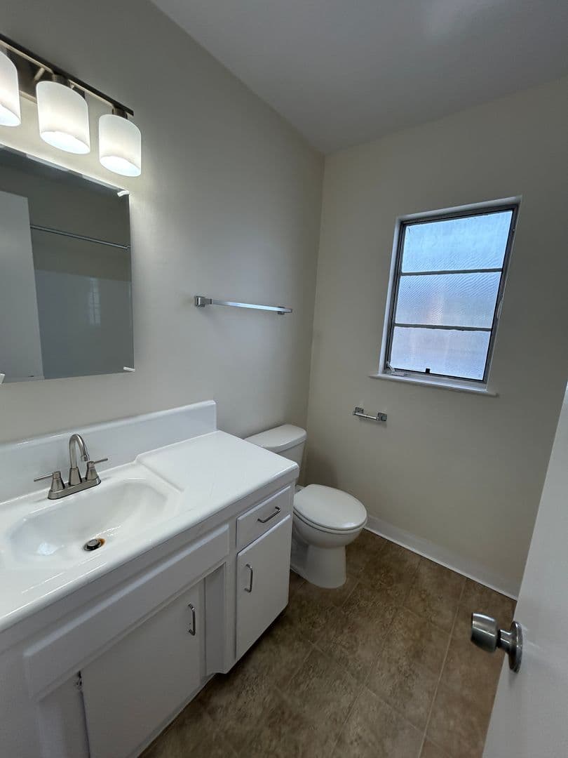 LONG BEACH Apartment: 131 BONITO AVE