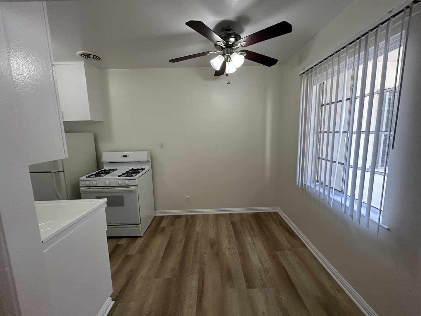 LONG BEACH Apartment: 131 BONITO AVE