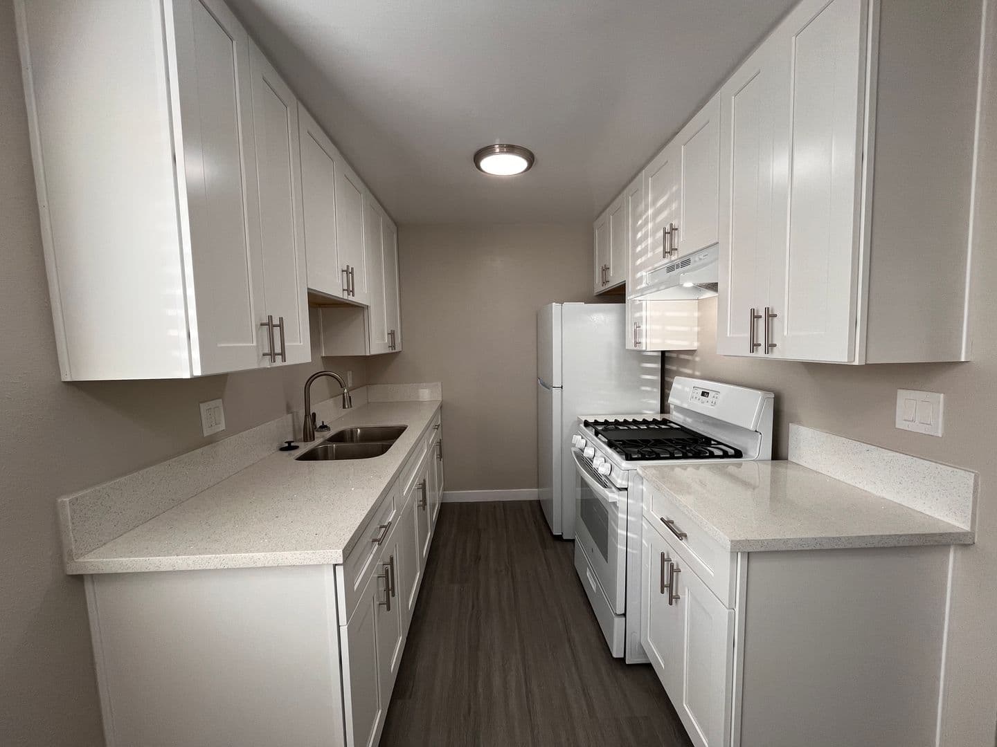 LONG BEACH Apartment: 1550-1604 HENDERSON AVE