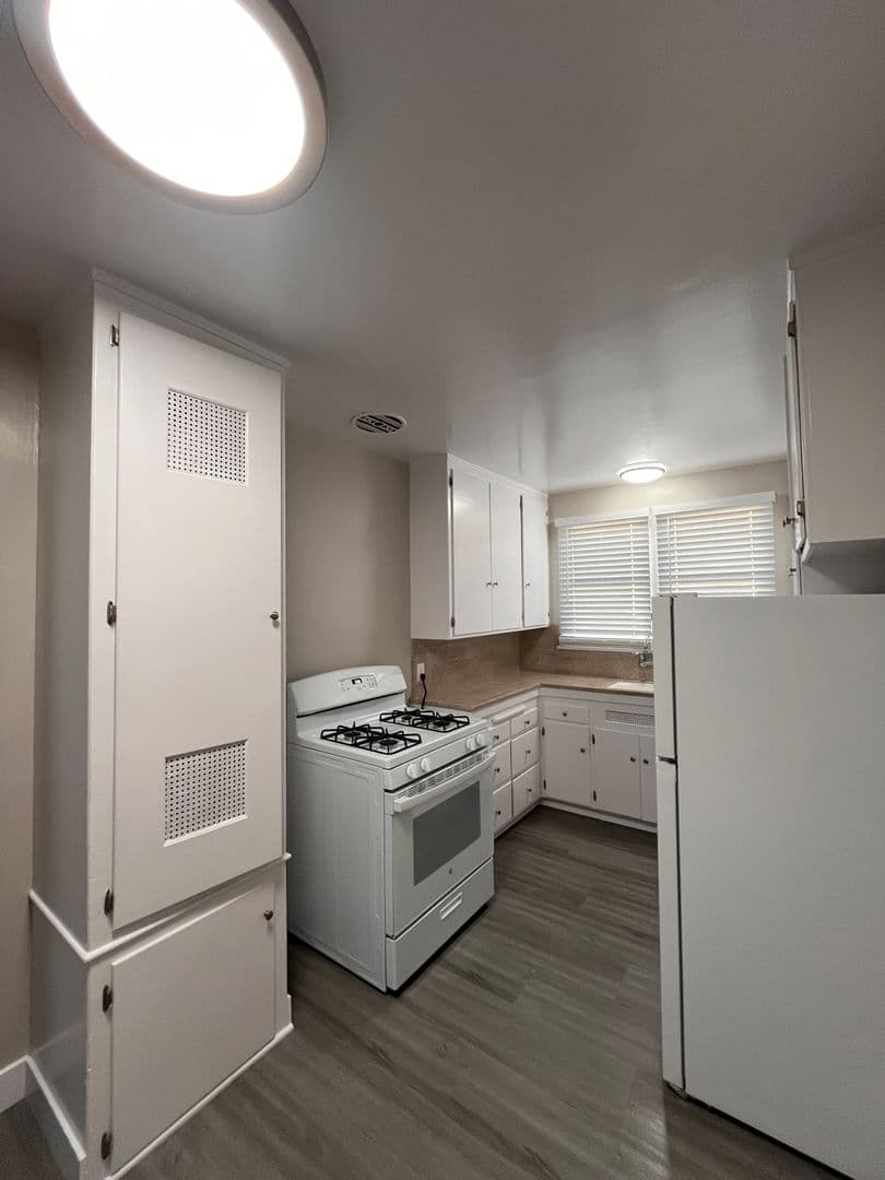 LONG BEACH Apartment: 3500-3504 E 1ST ST