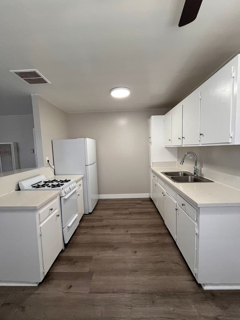GARDENA Apartment: 14517 S VERMONT AVE