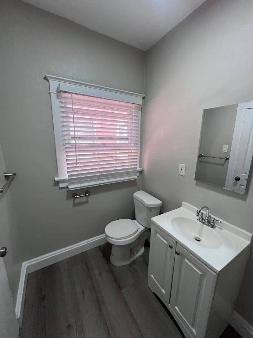 LONG BEACH Apartment: 1093 GLADYS/2830 11th ST