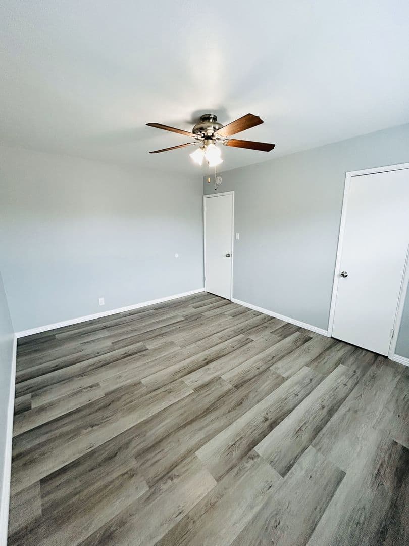 Long Beach Apartment: 870 W 19th St.