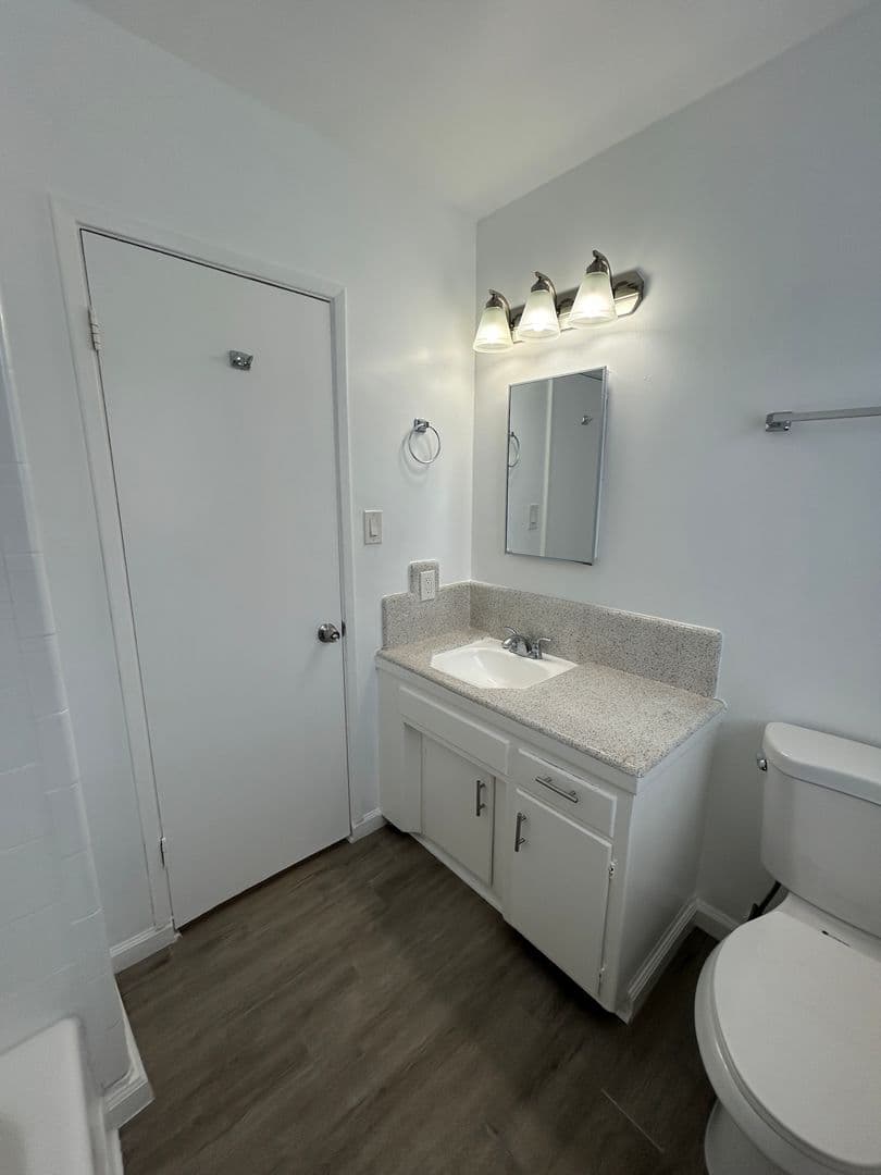 LONG BEACH Apartment: 131 BONITO AVE
