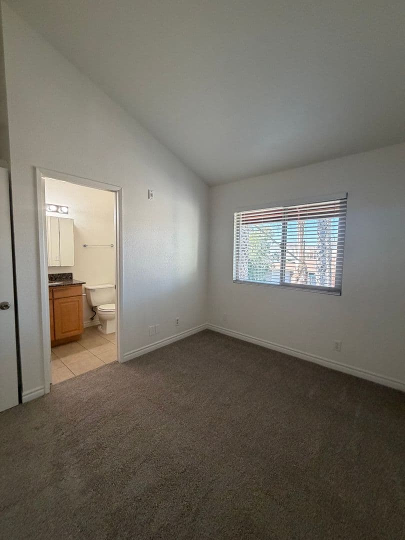 LONG BEACH Apartment: 758 ROSE AVENUE