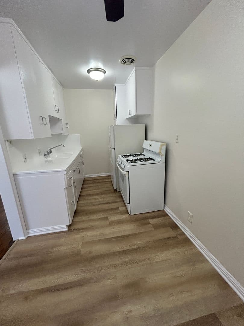 LONG BEACH Apartment: 131 BONITO AVE