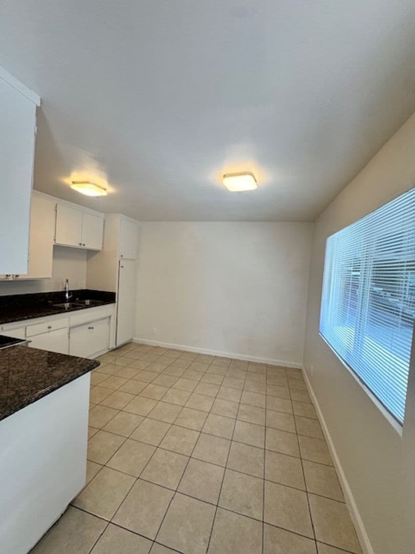 LONG BEACH Apartment: 2135 ELM AVE
