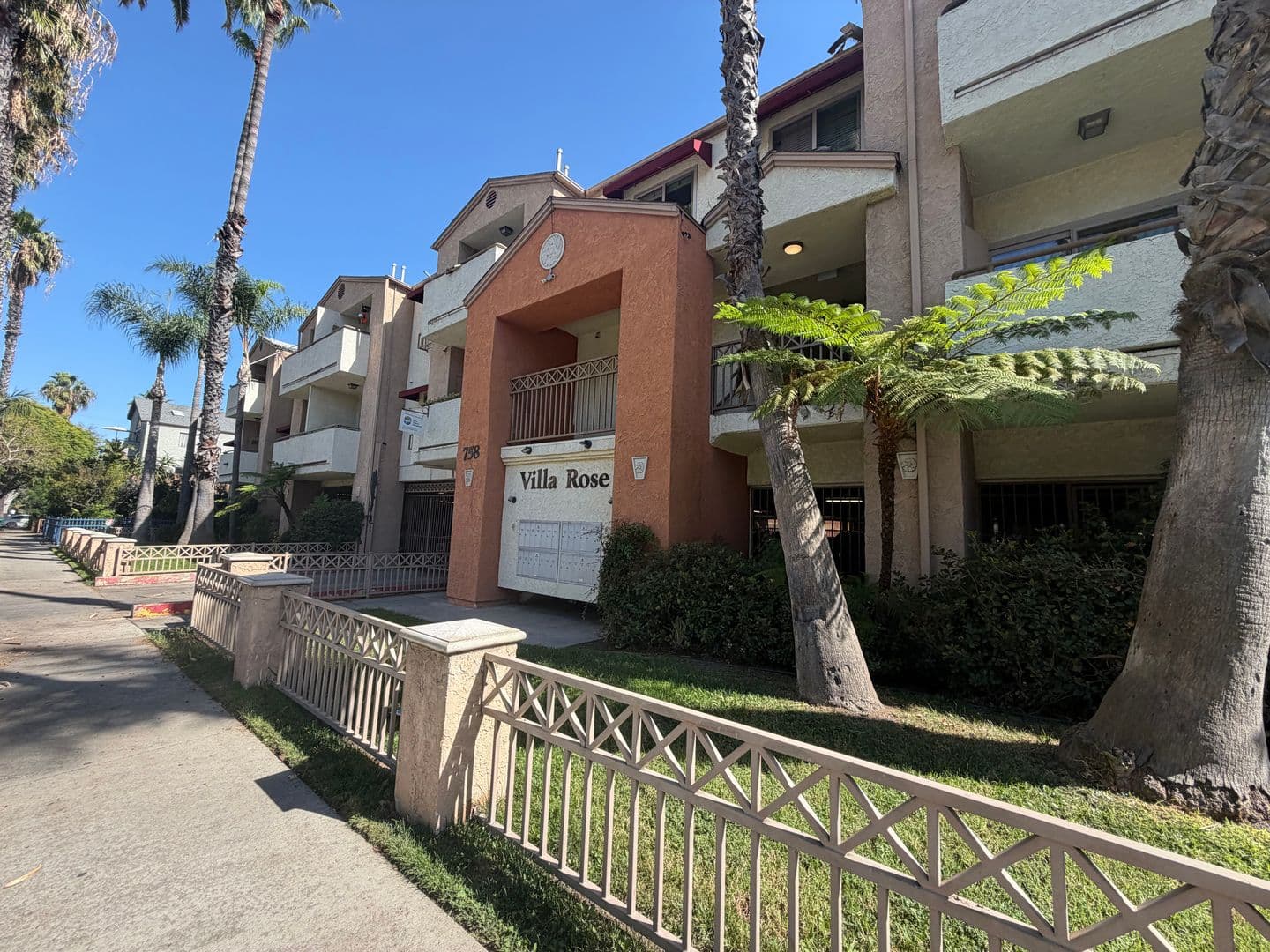 LONG BEACH Apartment: 758 ROSE AVENUE