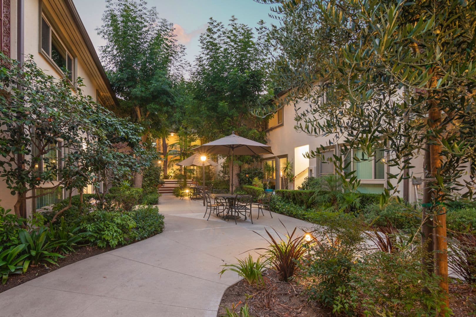 Los Angeles Apartment: 1633 N. Laurel Avenue