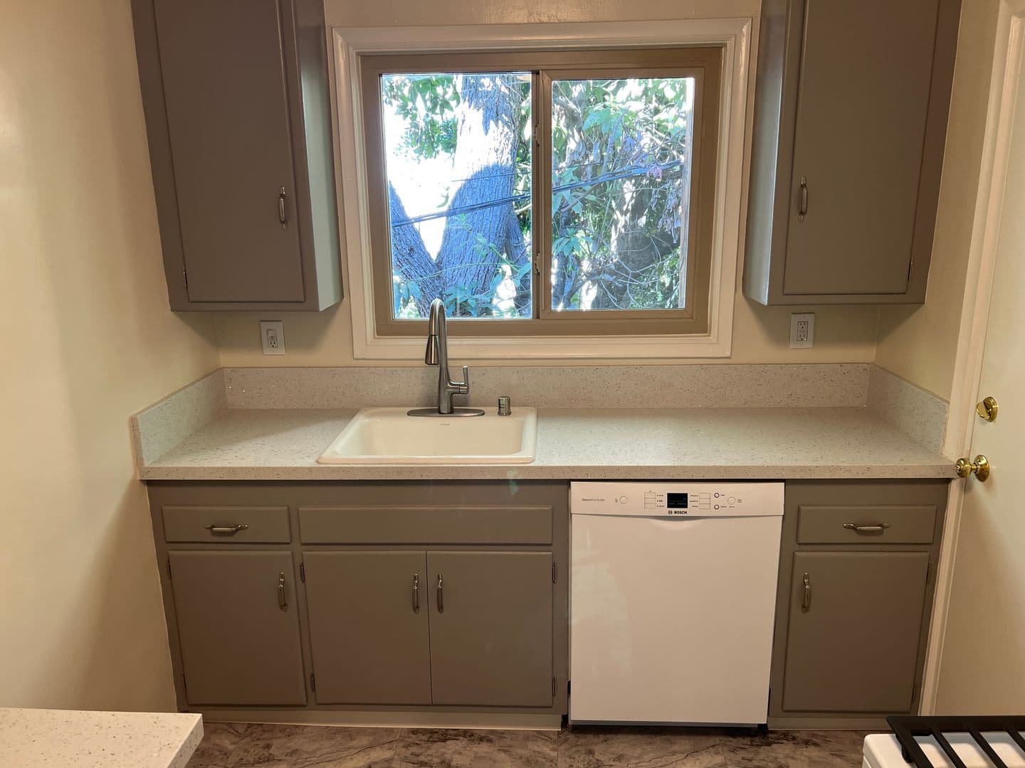 Los Angeles Apartment: 1633 N. Laurel Avenue