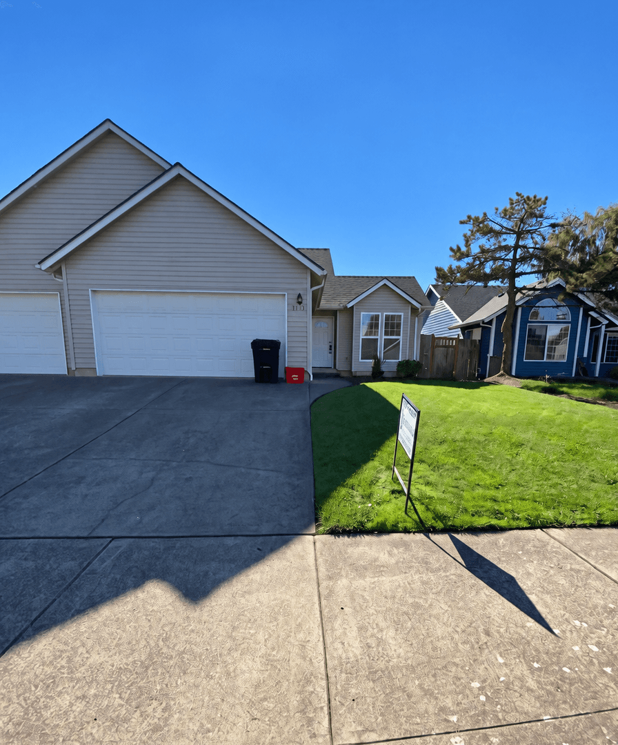 Keizer Apartment: 938-940 Boardwalk Ave. NE