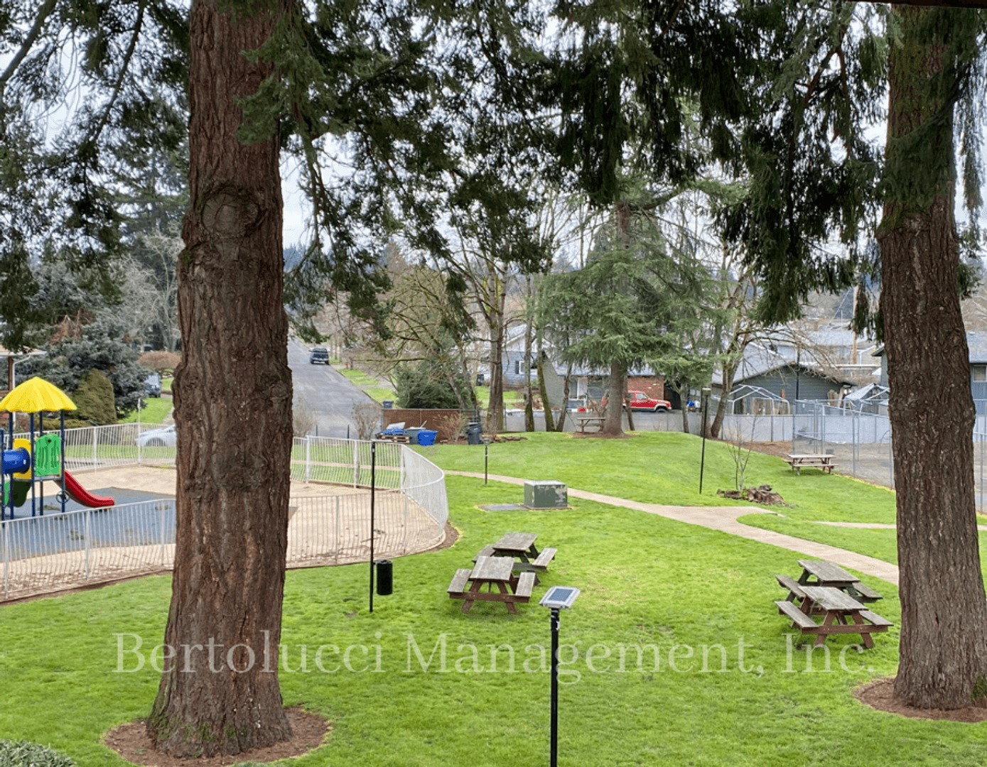 Keizer Apartment: 549-599 Greenwood Dr NE