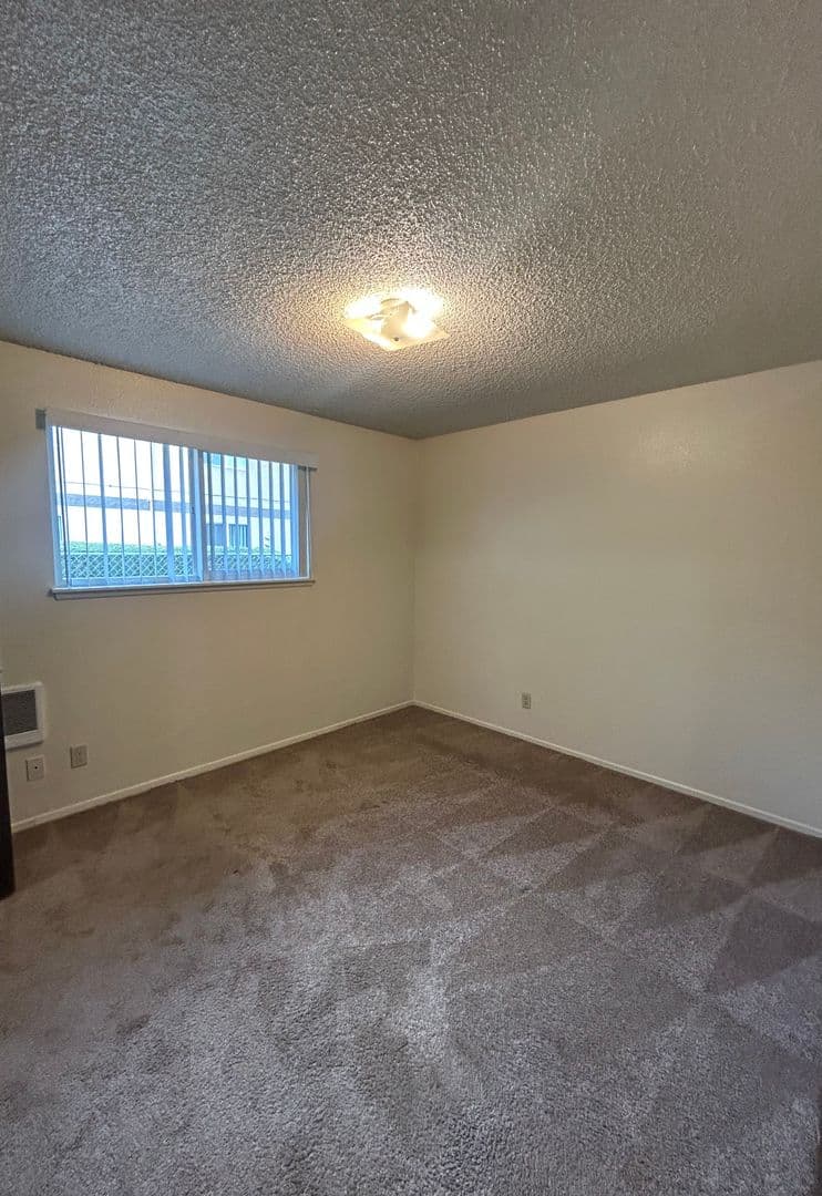Salem Apartment: 3809-3873 24th Pl NE
