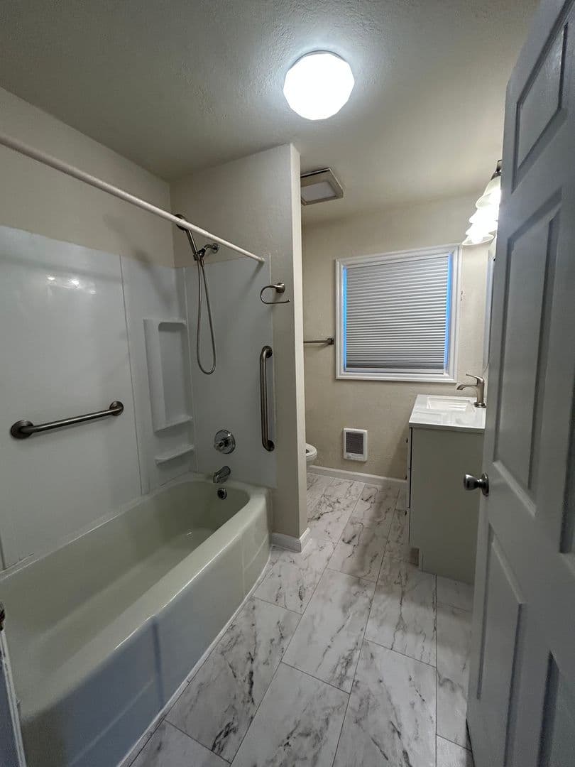 Stayton Apartment: 683-685 N First Ave