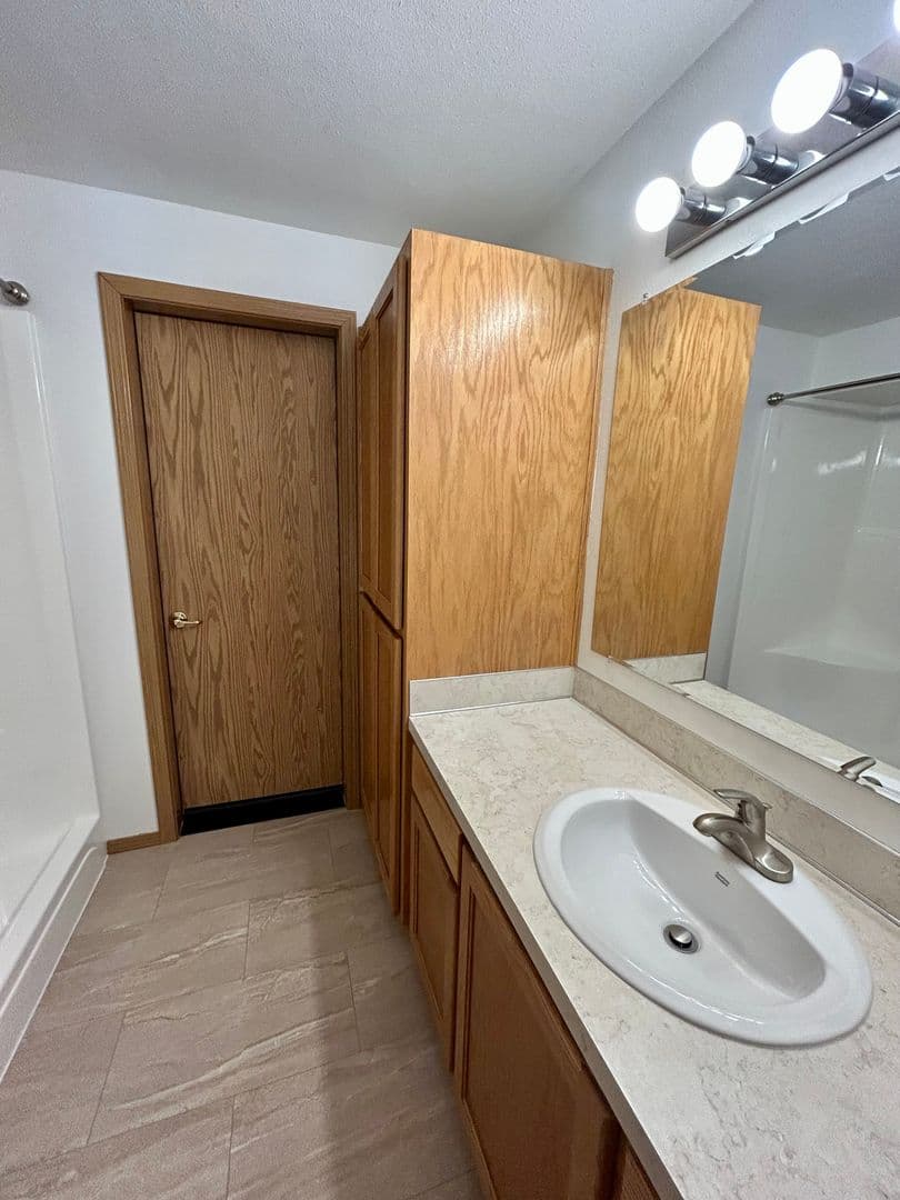 Salem House: 6034 Fircrest St. SE