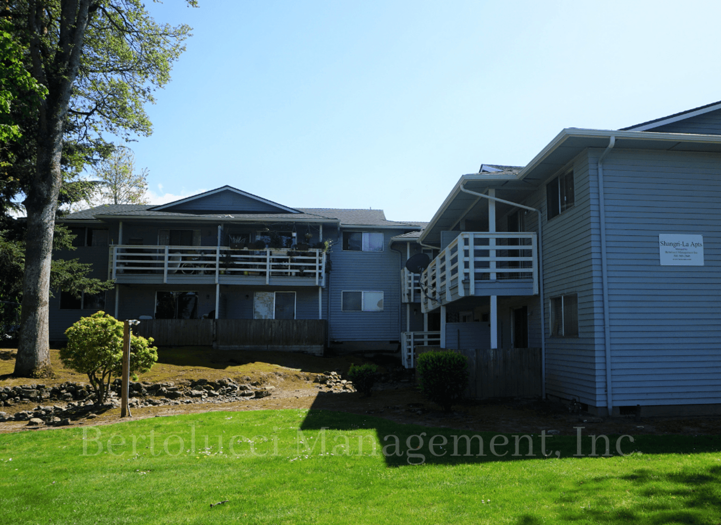 Salem Apartment: 612-614 Shangri La Ave NE