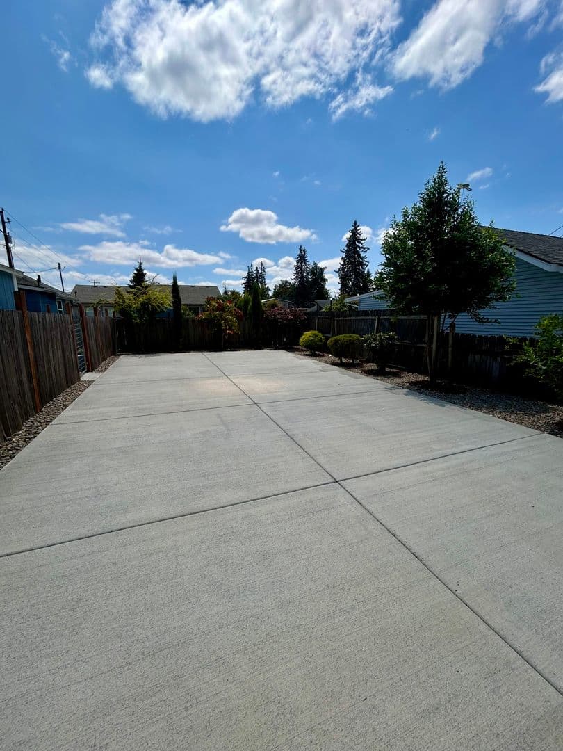 Stayton Apartment: 683-685 N First Ave