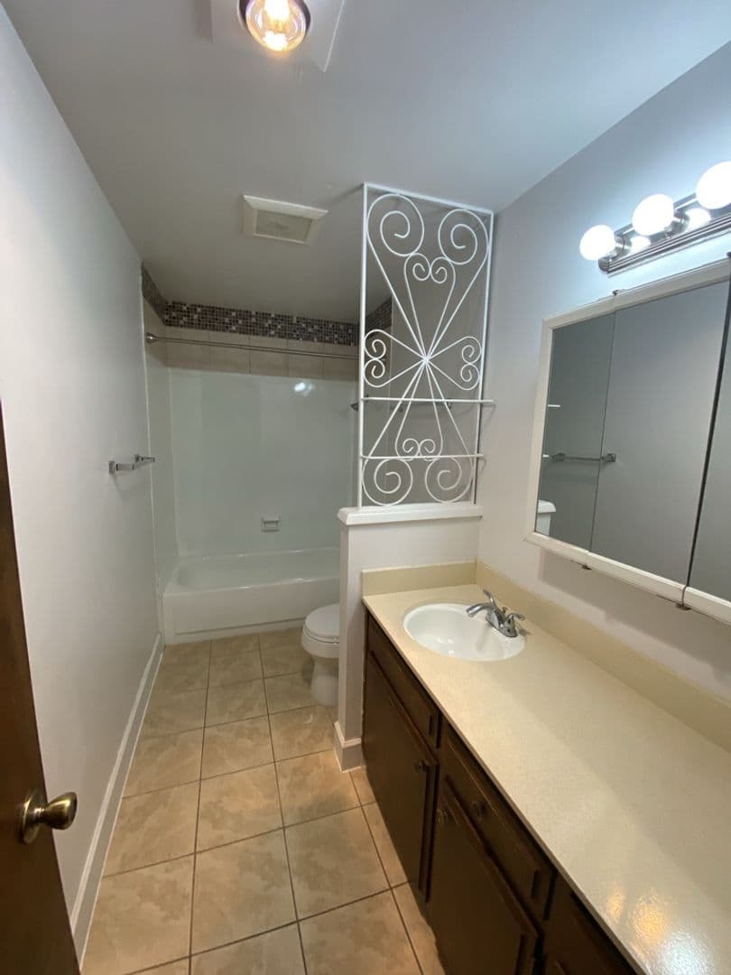 Keizer Apartment: 549-599 Greenwood Dr NE