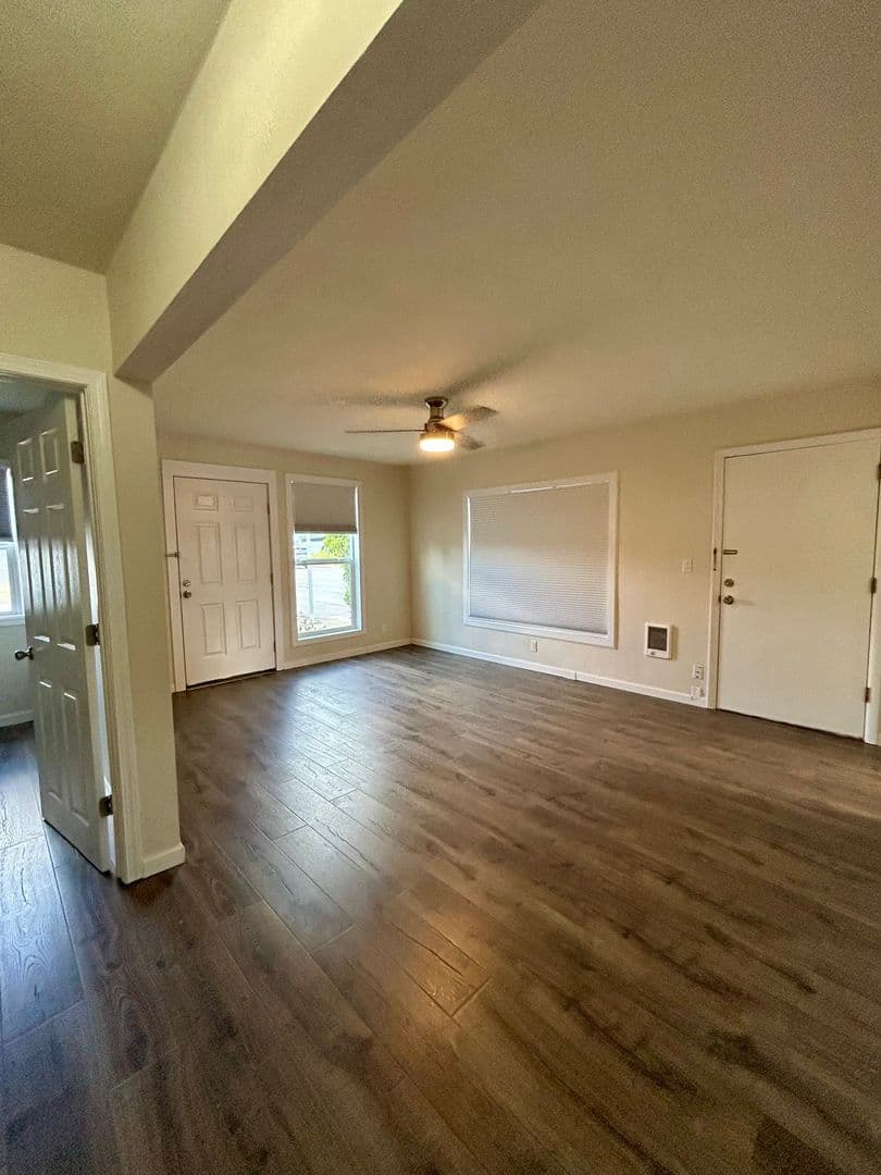 Stayton Apartment: 683-685 N First Ave