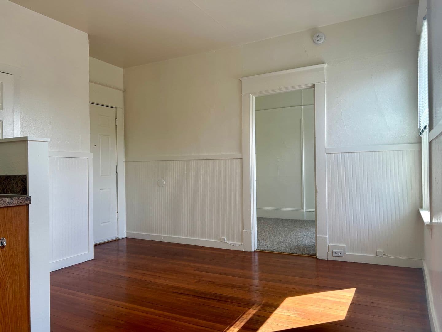 Salem Apartment: 420 20th St. SE