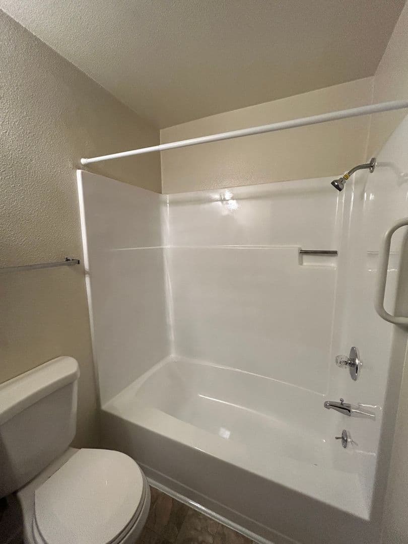 Salem Apartment: 3809-3873 24th Pl NE