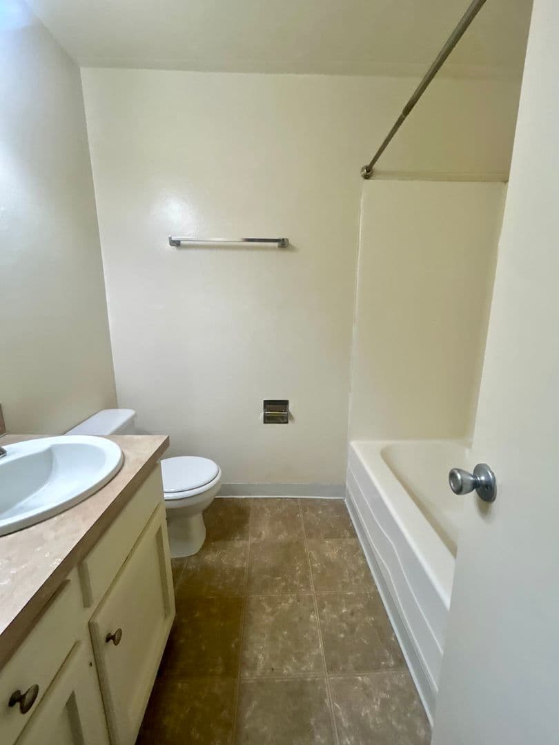 Salem Condo: 3454 Chief's Ct. NE