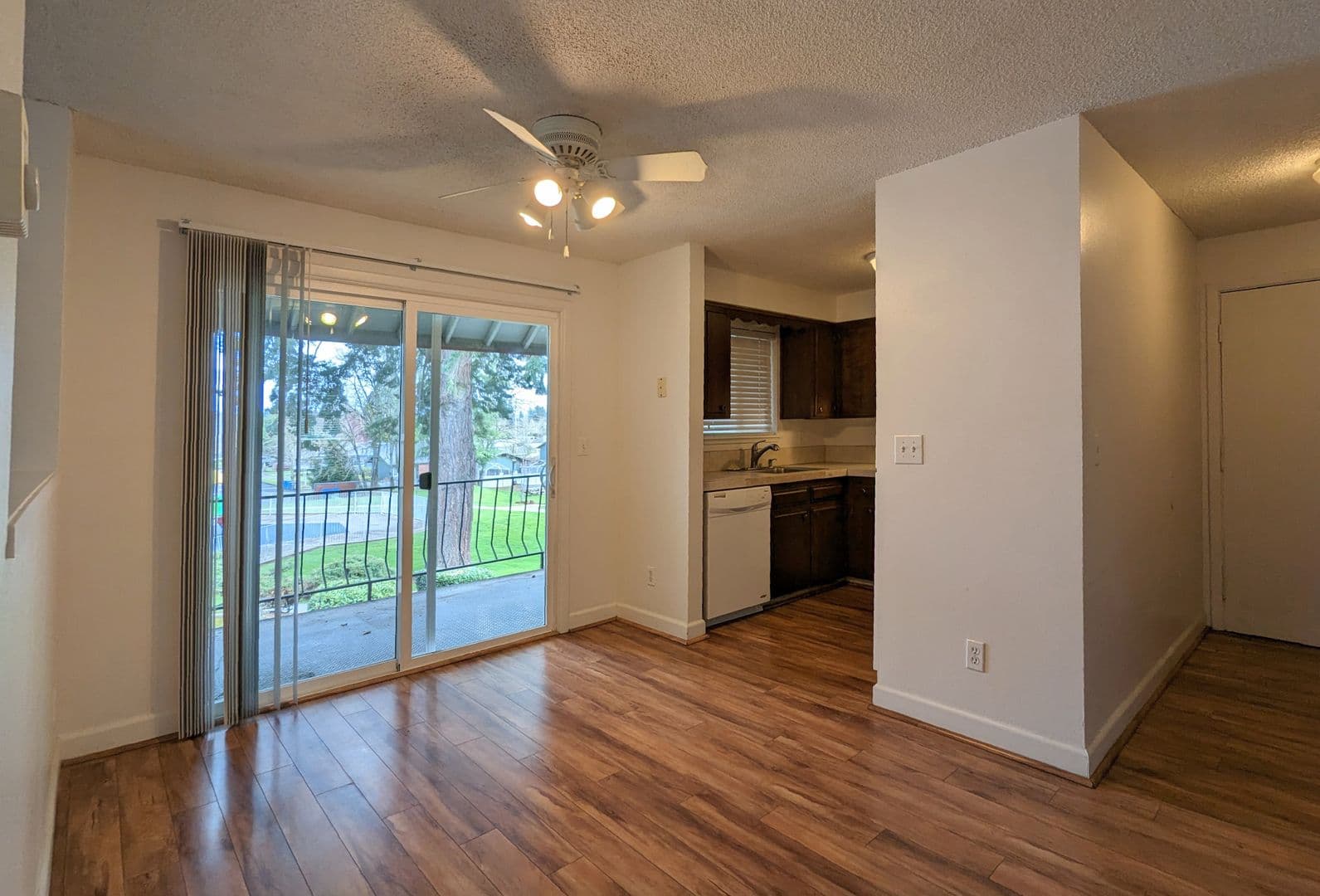 Keizer Apartment: 549-599 Greenwood Dr NE