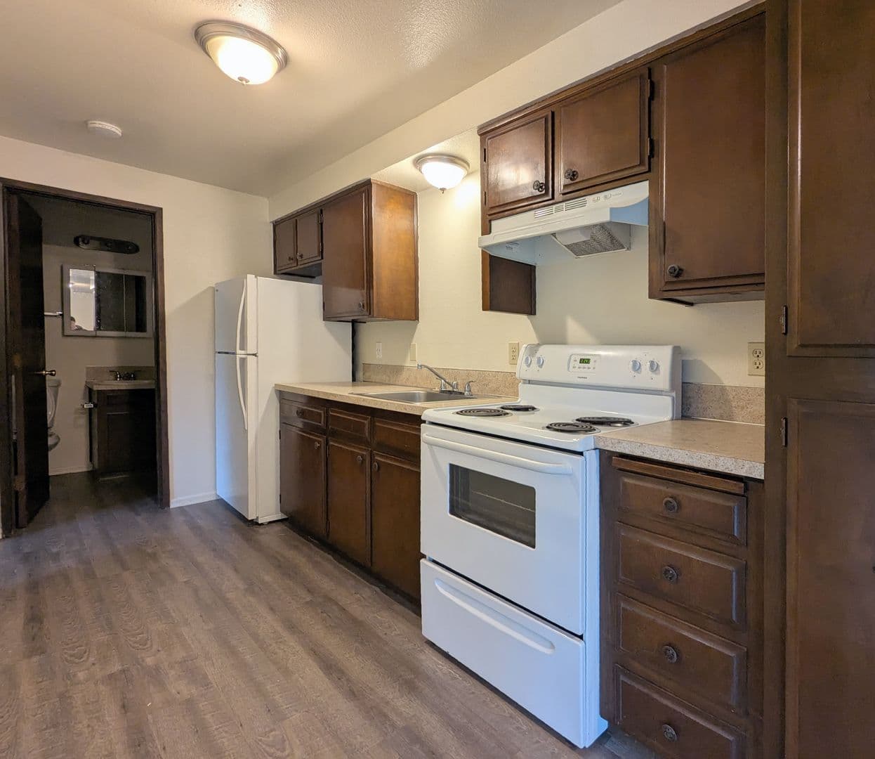 Salem Apartment: 3809-3873 24th Pl NE