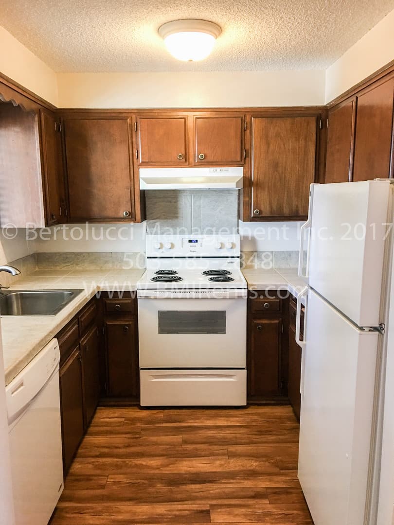 Keizer Apartment: 549-599 Greenwood Dr NE