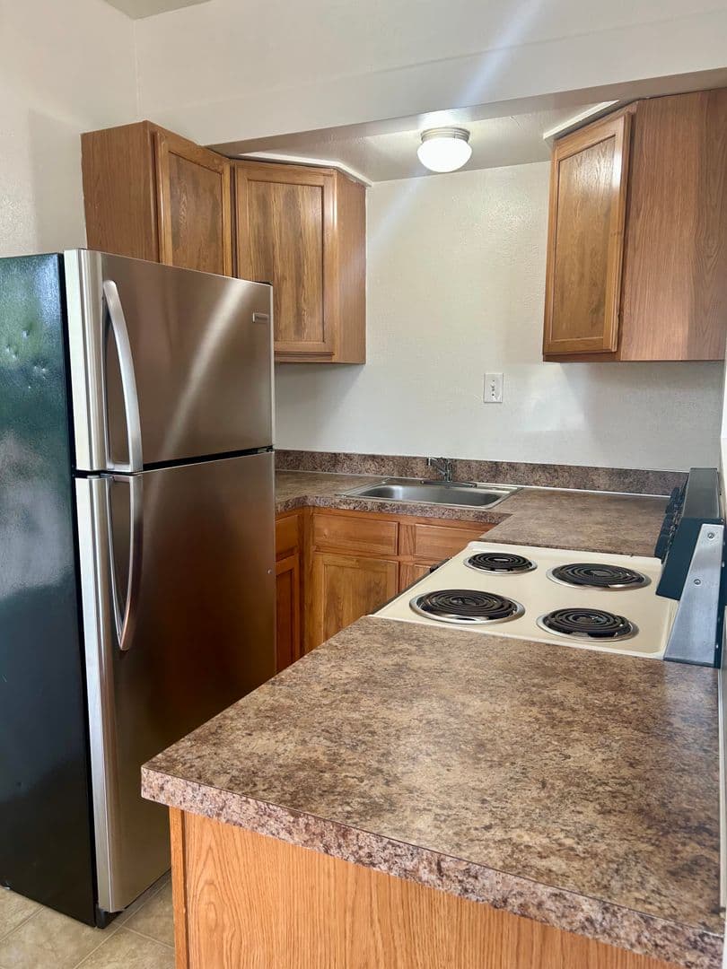 Salem Apartment: 420 20th St. SE