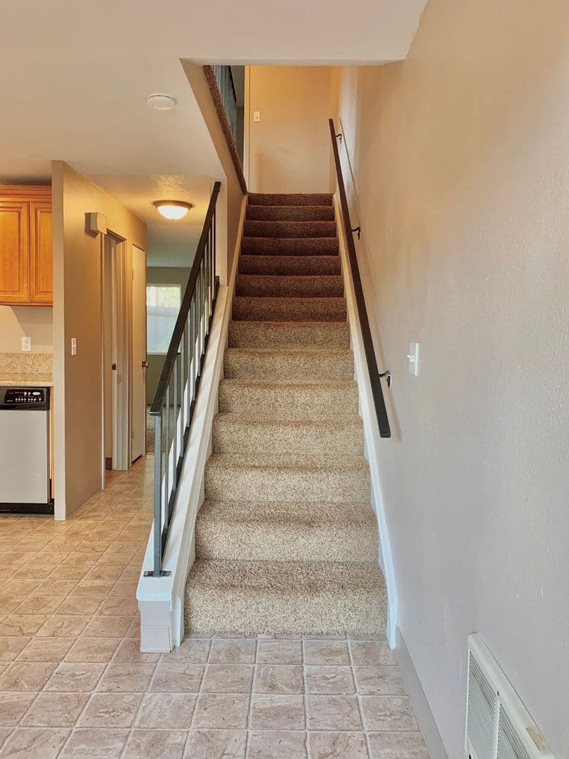 Salem Apartment: 4870-4874 Sunnyside Rd SE #11894