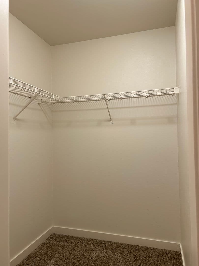 Keizer Apartment: 938-940 Boardwalk Ave. NE