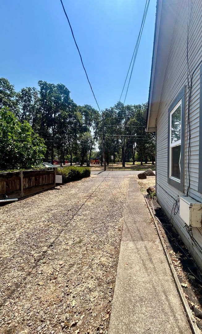 Salem Apartment: 2217-2221 Lee St SE