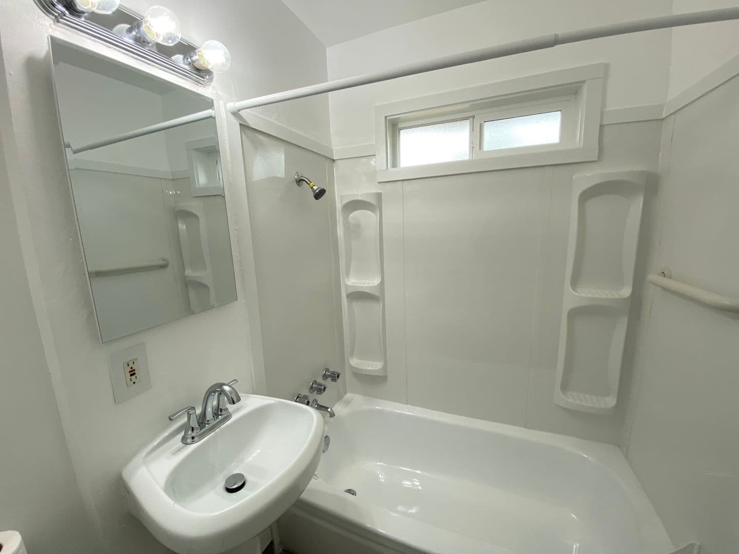 Salem Apartment: 2741 Brooks Ave NE