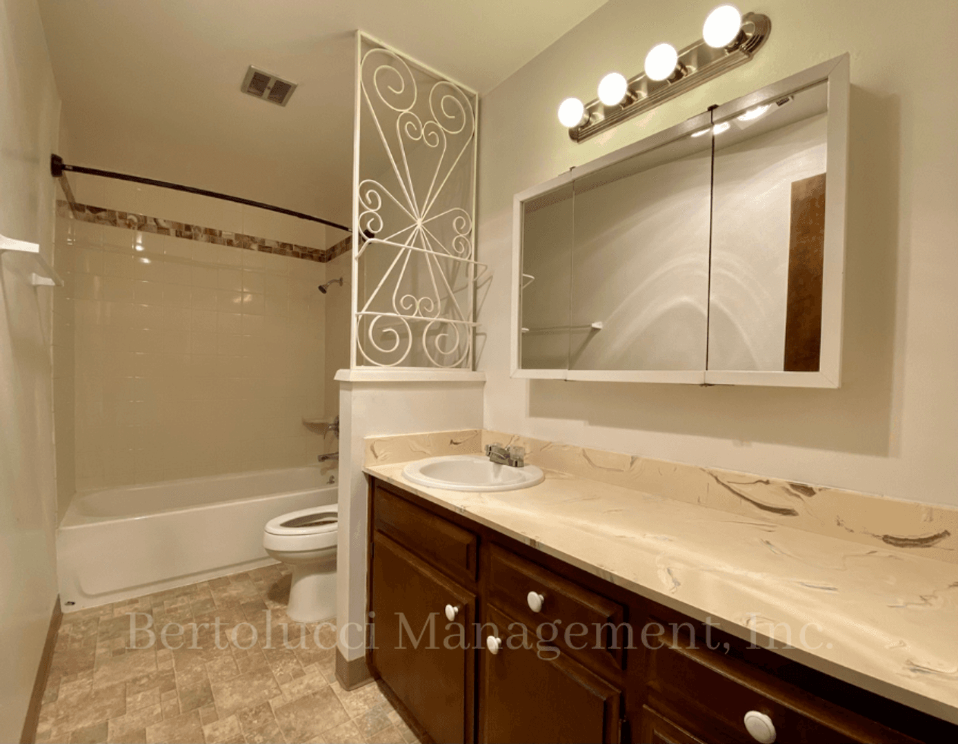 Keizer Apartment: 549-599 Greenwood Dr NE
